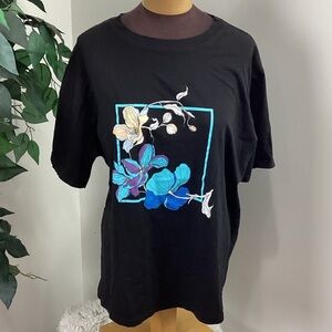 Rumwe floral XL tee short sleeve black with blue purple peach gray white…